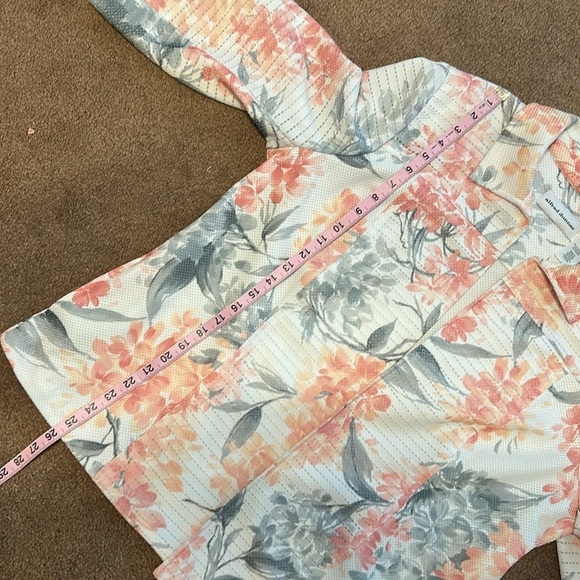 Alfred Dunner pink and gray Women's pants suit. Size 18/16/XL. - Picture 6 of 16